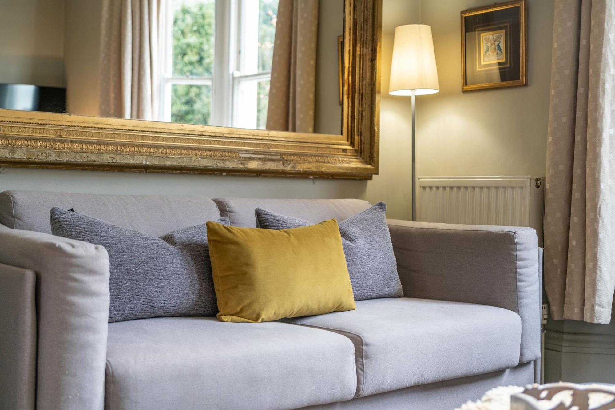 Victorian Townhouse 5 Bedrooms * Cheltenham