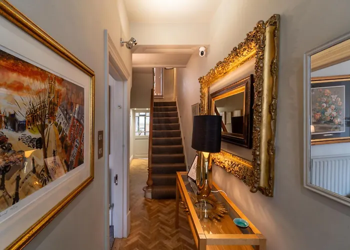 Victorian Townhouse 5 Bedrooms Cheltenham